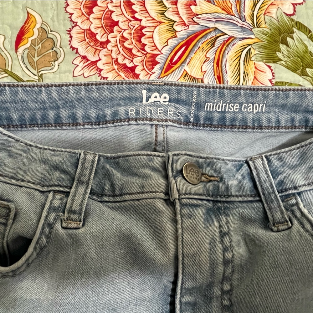 Lee Rider Midrise Capri - Picture 2 of 14